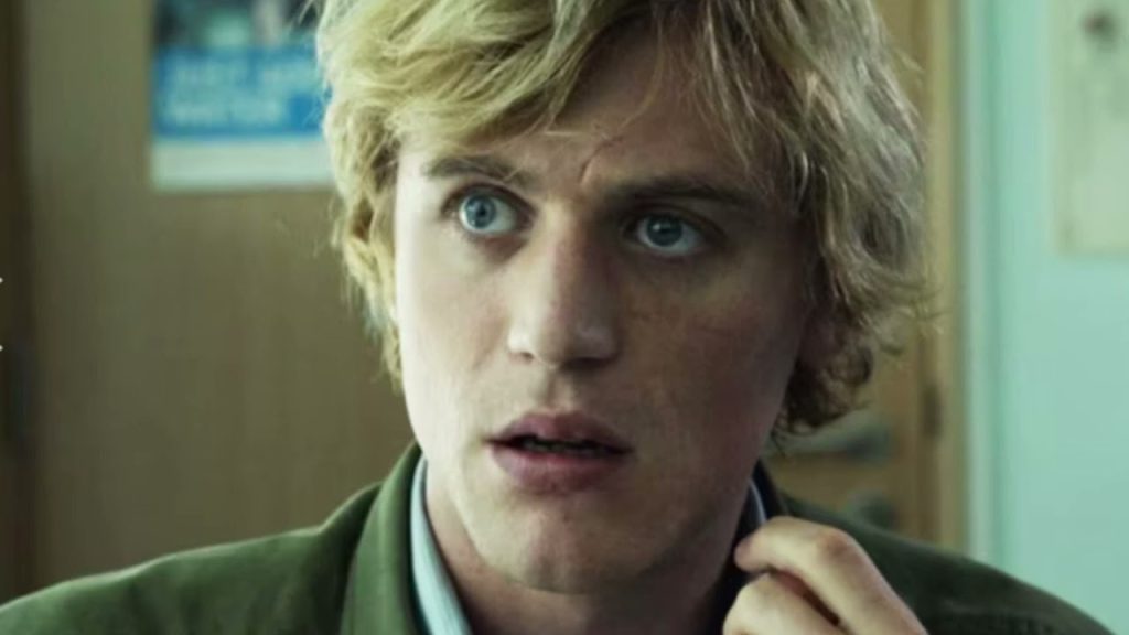 This Johnny Flynn Rom Com Series on Netflix Should Be Your Next Binge